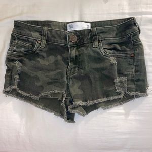 tillys low rise cabo cut camp shorts
